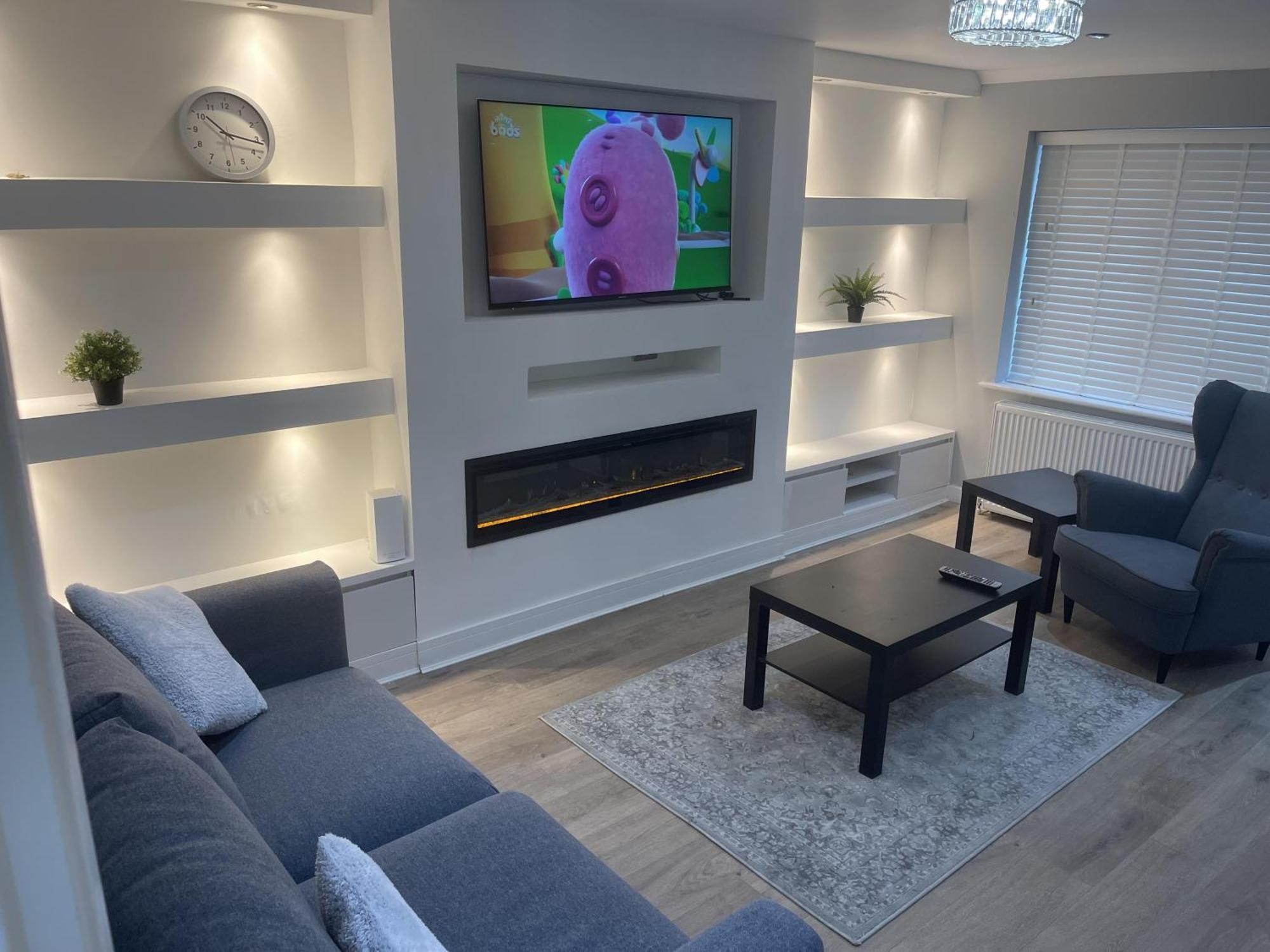 Cozy With Three Bedrooms *