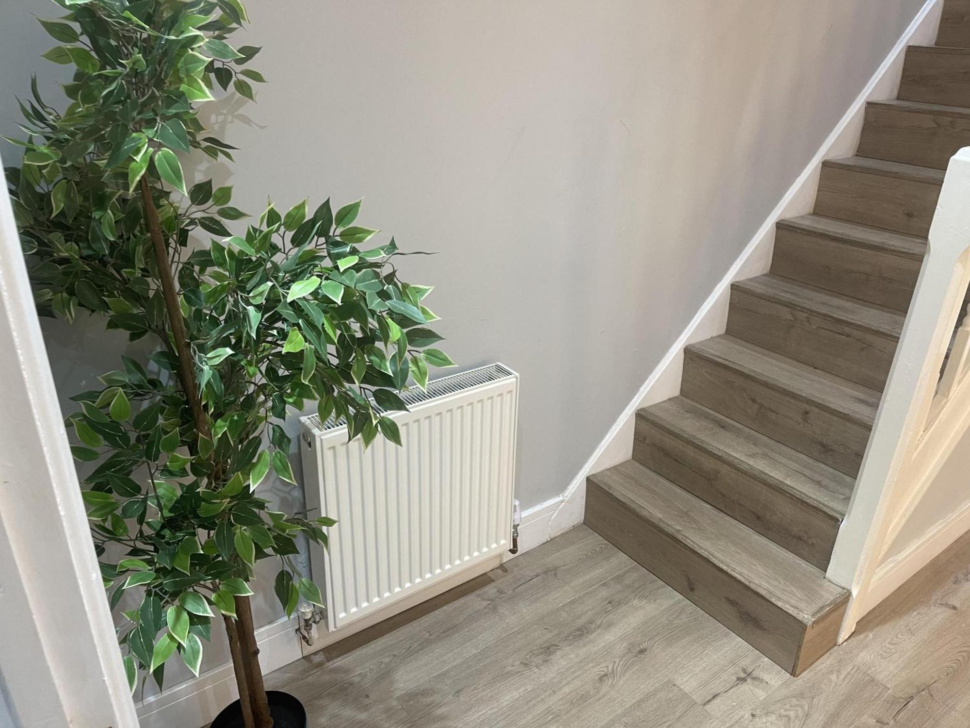 Cozy With Three Bedrooms * London
