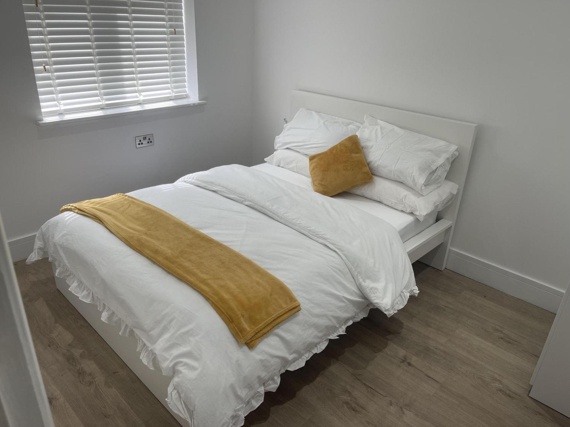 Cozy With Three Bedrooms * London