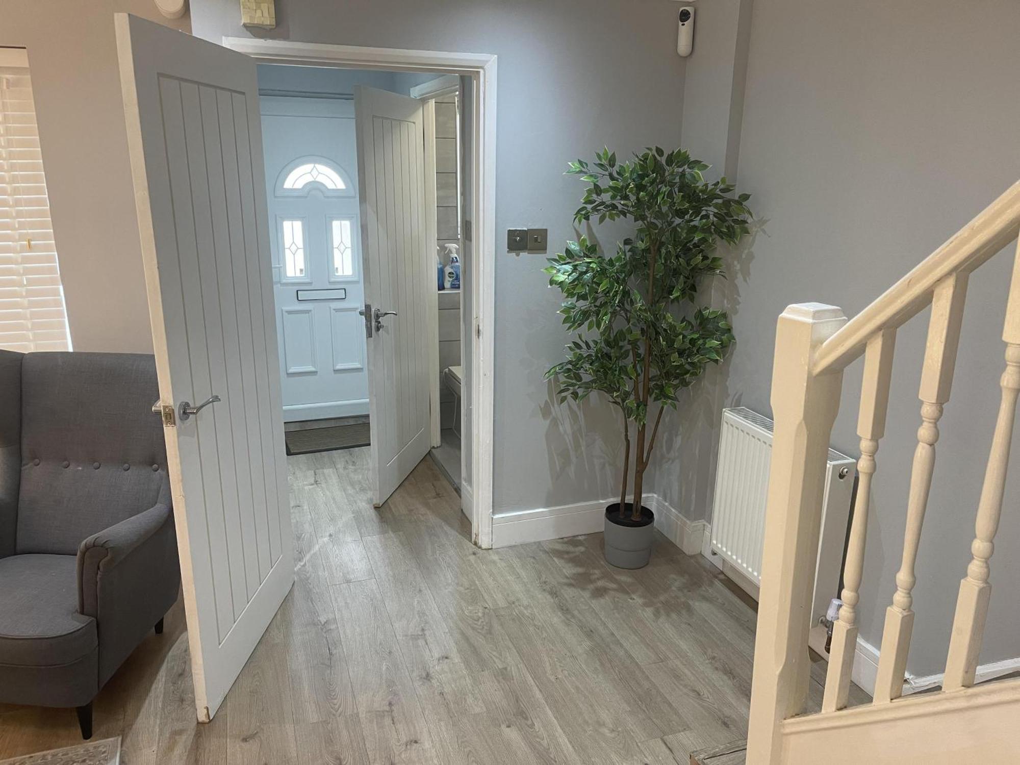 Cozy House With 3 Bedrooms Londra